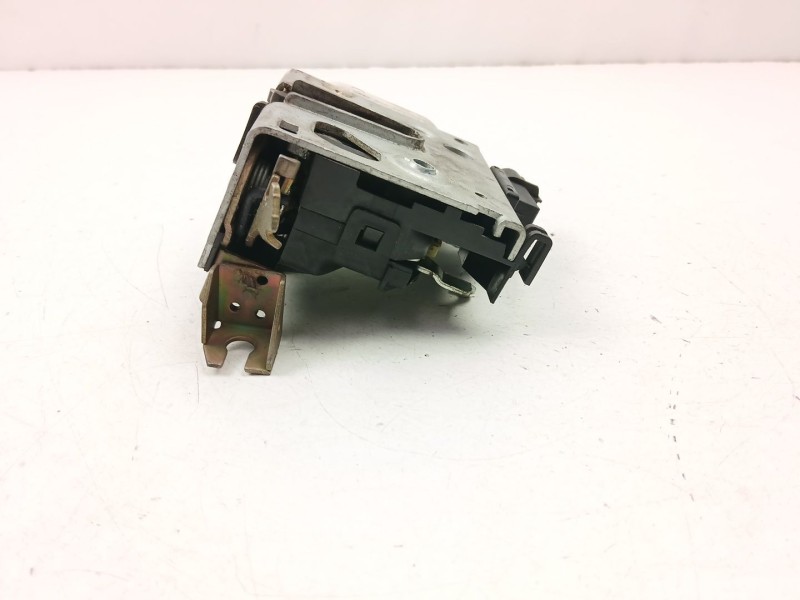 Recambio de cerradura puerta delantera derecha para audi a4 b5 (8d2) 2.6 quattro referencia OEM IAM 8D1837016A  