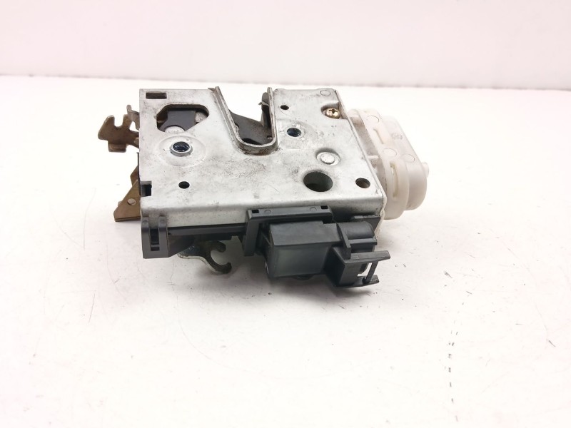 Recambio de cerradura puerta delantera derecha para audi a4 b5 (8d2) 2.6 quattro referencia OEM IAM 8D1837016A  