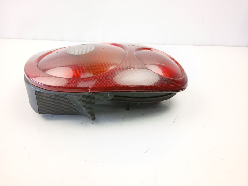 Recambio de piloto trasero izquierdo para renault megane 1.9 d referencia OEM IAM 7700428056  