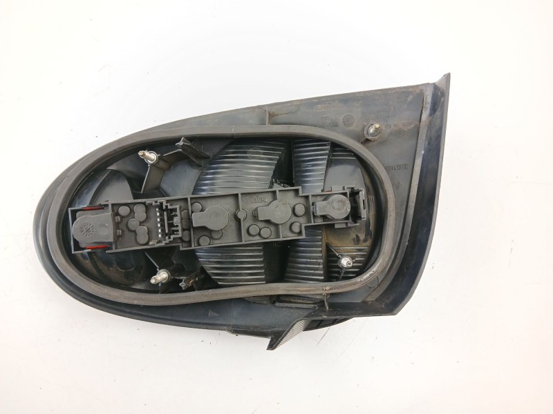 Recambio de piloto trasero izquierdo para renault megane 1.9 d referencia OEM IAM 7700428056  