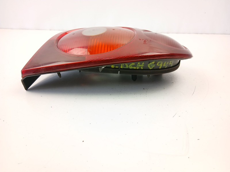 Recambio de piloto trasero derecho para renault megane 1.9 d referencia OEM IAM 7700428057  