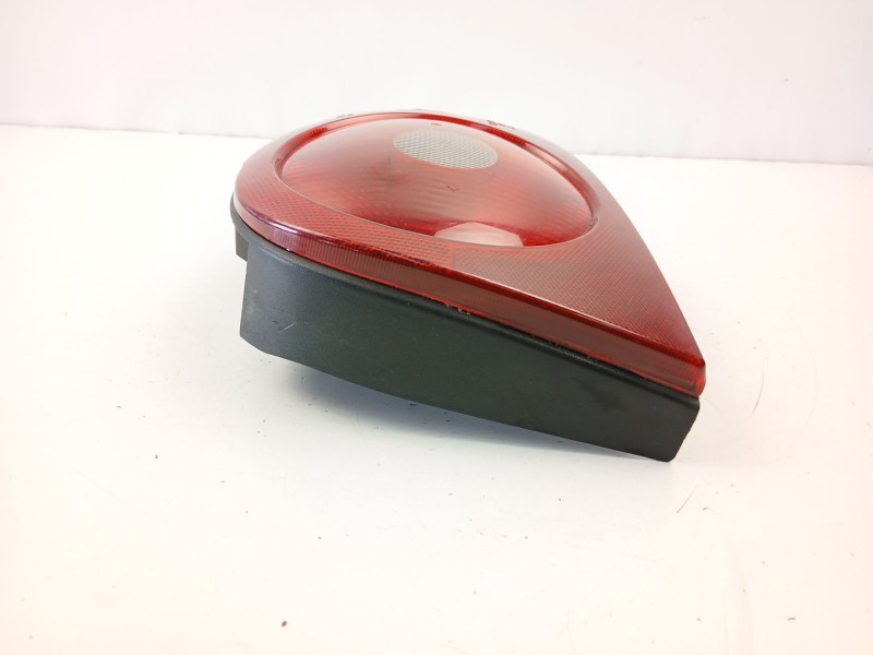 Recambio de piloto trasero derecho para renault megane 1.9 d referencia OEM IAM 7700428057  