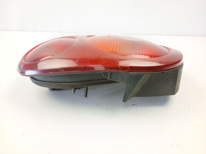 Recambio de piloto trasero derecho para renault megane 1.9 d referencia OEM IAM 7700428057  