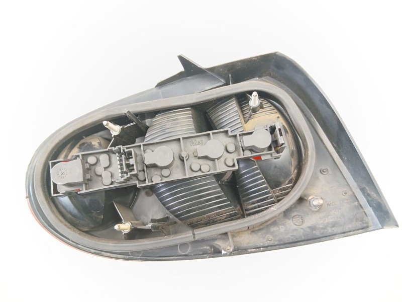 Recambio de piloto trasero derecho para renault megane 1.9 d referencia OEM IAM 7700428057  