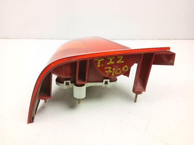 Recambio de piloto trasero izquierdo para ford focus i sedán (dfw) 1.6 16v referencia OEM IAM 1M5113405BB  