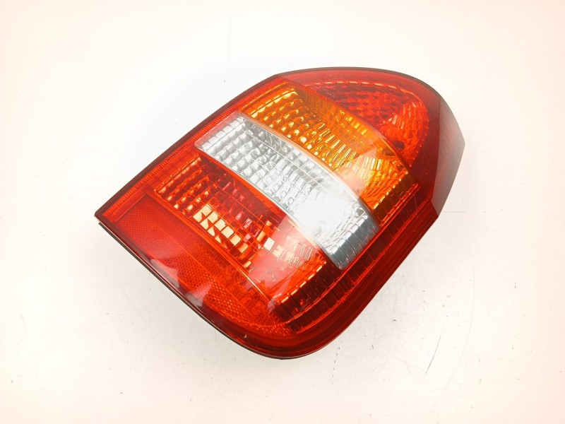 Recambio de piloto trasero derecho para opel zafira 2.0 td referencia OEM IAM 9117446  