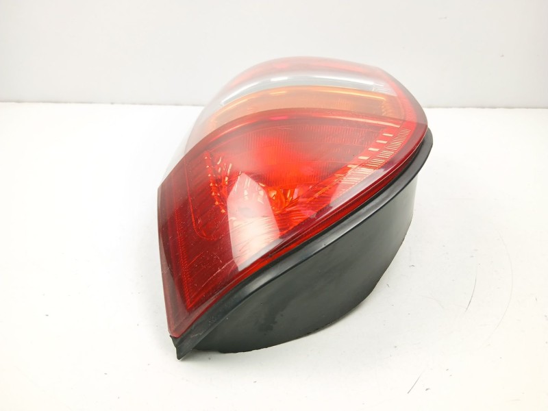 Recambio de piloto trasero derecho para opel zafira 2.0 td referencia OEM IAM 9117446  