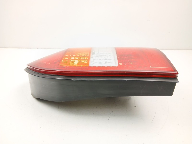 Recambio de piloto trasero derecho para opel zafira 2.0 td referencia OEM IAM 9117446  