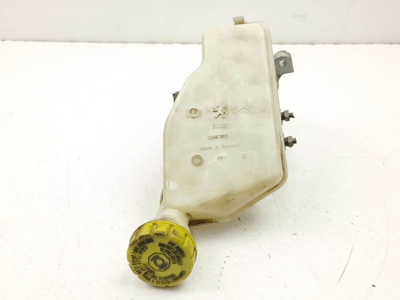 Recambio de bomba de freno para peugeot 207 1.4 g referencia OEM IAM 4601R6  