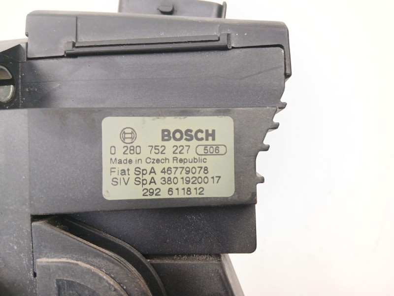 Recambio de potenciometro aceleracion para fiat stilo (192_) 1.9 jtd (192_xe1a) referencia OEM IAM 46779078 0280752227 