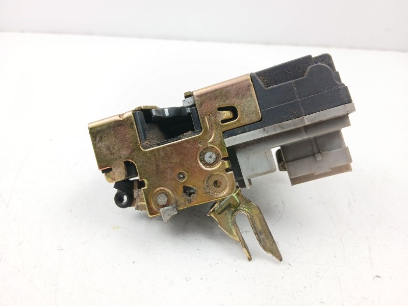 Recambio de cerradura puerta delantera izquierda para citroën xsara (n1) 1.9 td referencia OEM IAM 9135E9  