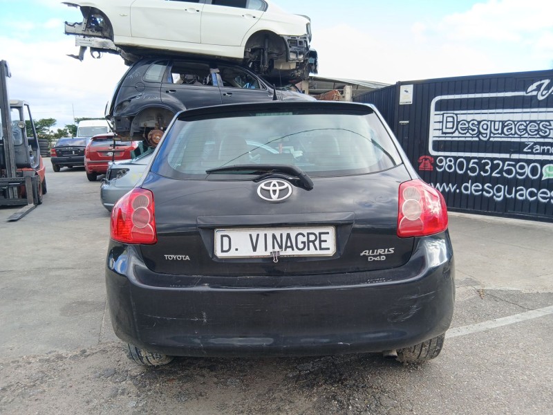 toyota auris (_e15_) del año 2006