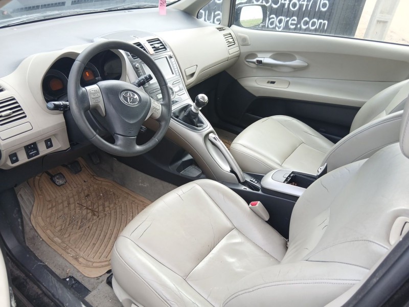 toyota auris (_e15_) del año 2006