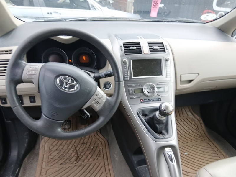 toyota auris (_e15_) del año 2006