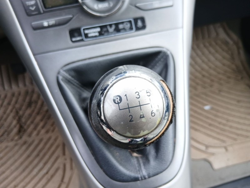 toyota auris (_e15_) del año 2006