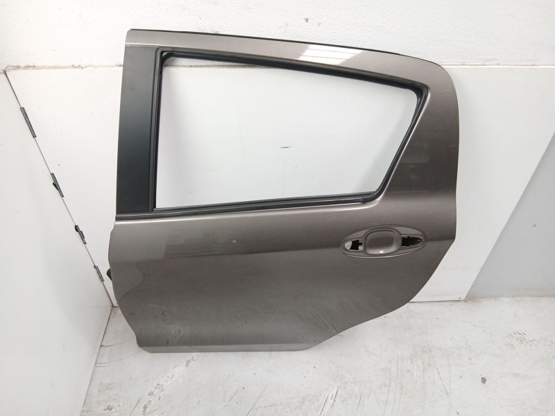 Recambio de puerta trasera izquierda para toyota yaris (_p13_) 1.5 hybrid (nhp130_) referencia OEM IAM 670040D210  