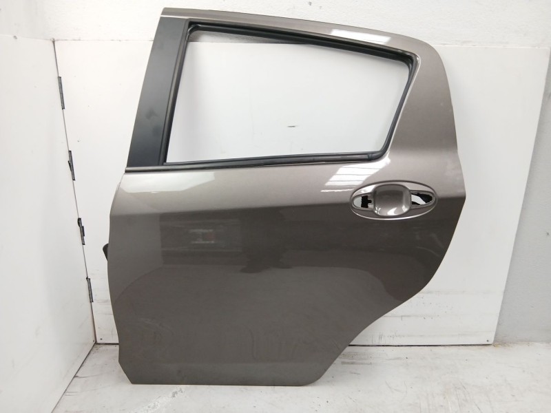Recambio de puerta trasera izquierda para toyota yaris (_p13_) 1.5 hybrid (nhp130_) referencia OEM IAM 670040D210  