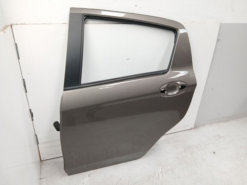 Recambio de puerta trasera izquierda para toyota yaris (_p13_) 1.5 hybrid (nhp130_) referencia OEM IAM 670040D210  