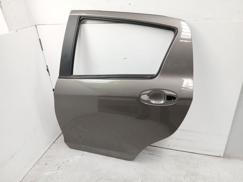 Recambio de puerta trasera izquierda para toyota yaris (_p13_) 1.5 hybrid (nhp130_) referencia OEM IAM 670040D210  
