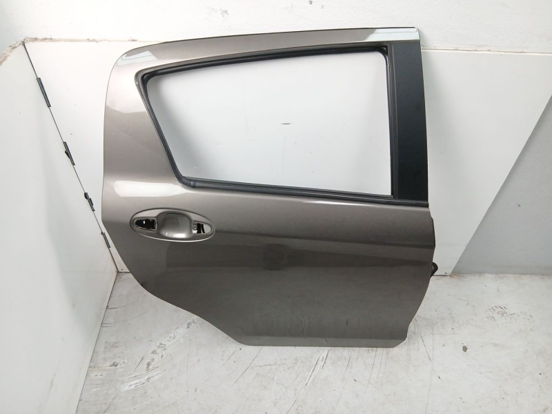 Recambio de puerta trasera derecha para toyota yaris (_p13_) 1.5 hybrid (nhp130_) referencia OEM IAM 670030D190  