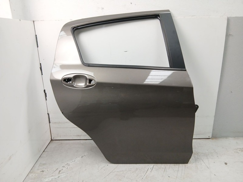 Recambio de puerta trasera derecha para toyota yaris (_p13_) 1.5 hybrid (nhp130_) referencia OEM IAM 670030D190  