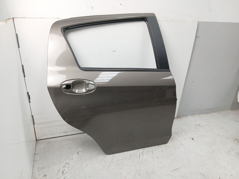 Recambio de puerta trasera derecha para toyota yaris (_p13_) 1.5 hybrid (nhp130_) referencia OEM IAM 670030D190  
