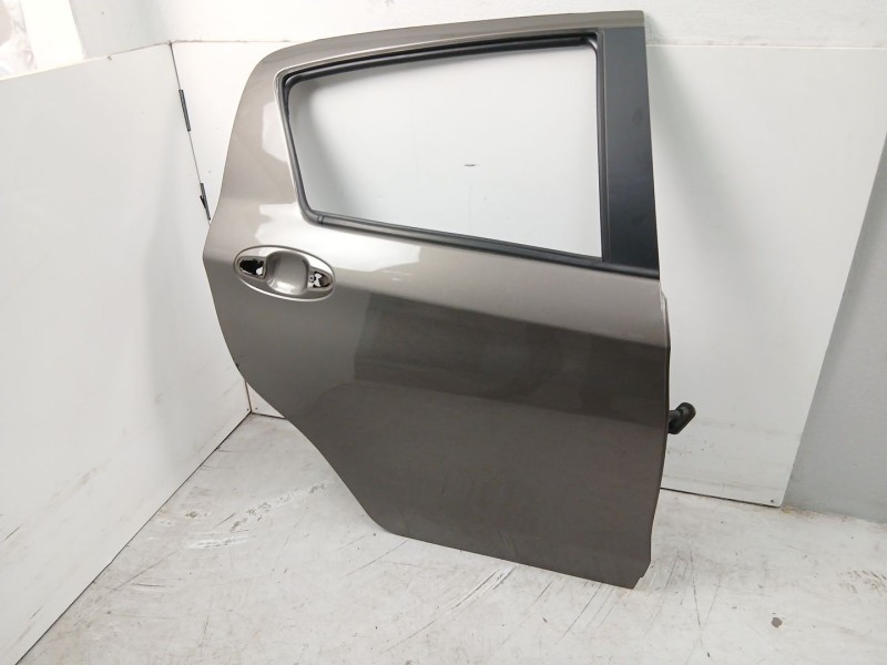Recambio de puerta trasera derecha para toyota yaris (_p13_) 1.5 hybrid (nhp130_) referencia OEM IAM 670030D190  