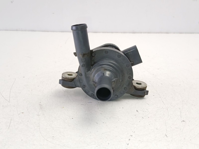 Recambio de bomba agua para toyota yaris (_p13_) 1.5 hybrid (nhp130_) referencia OEM IAM G904052020  