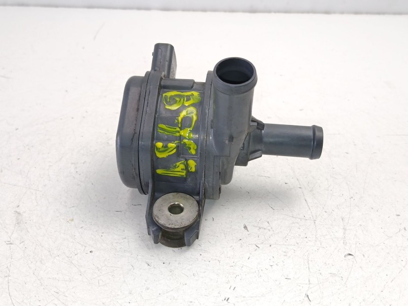 Recambio de bomba agua para toyota yaris (_p13_) 1.5 hybrid (nhp130_) referencia OEM IAM G904052020  