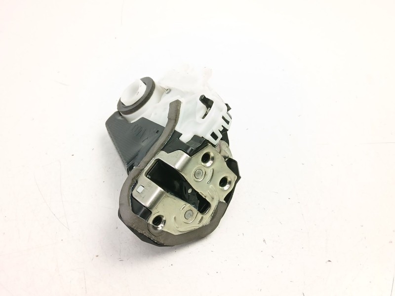 Recambio de cerradura puerta trasera izquierda para toyota yaris (_p13_) 1.5 hybrid (nhp130_) referencia OEM IAM 690600D310  