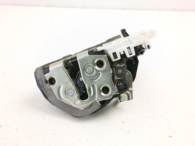 Recambio de cerradura puerta trasera izquierda para toyota yaris (_p13_) 1.5 hybrid (nhp130_) referencia OEM IAM 690600D310  