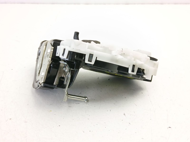 Recambio de cerradura puerta trasera izquierda para toyota yaris (_p13_) 1.5 hybrid (nhp130_) referencia OEM IAM 690600D310  