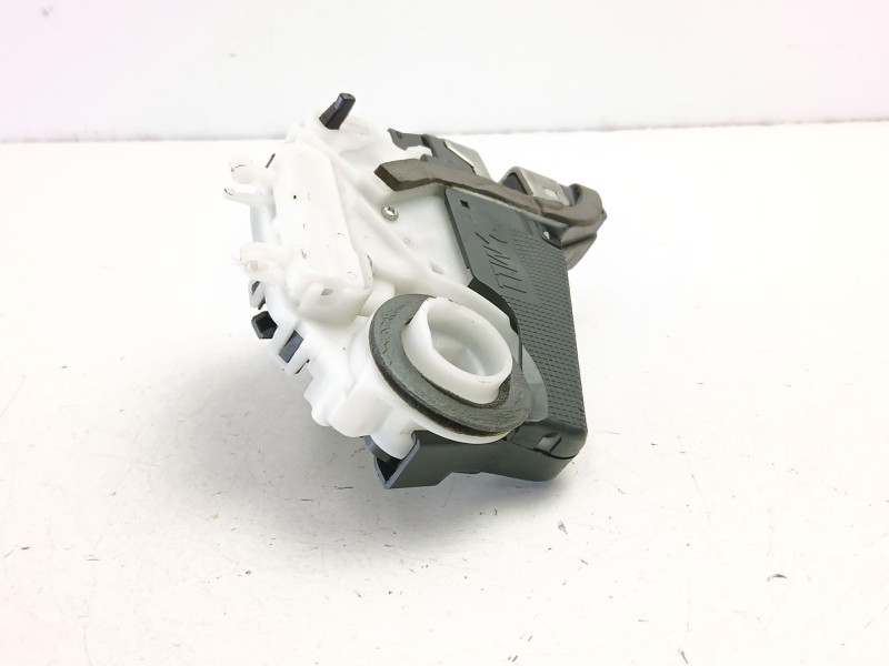 Recambio de cerradura puerta trasera izquierda para toyota yaris (_p13_) 1.5 hybrid (nhp130_) referencia OEM IAM 690600D310  