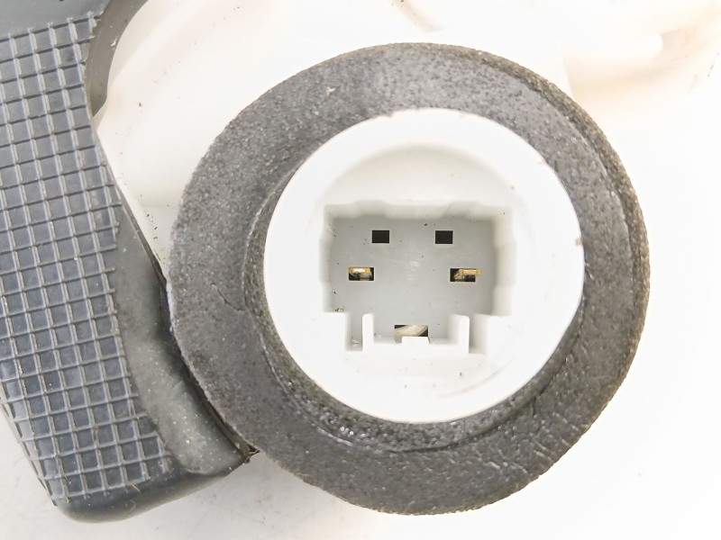 Recambio de cerradura puerta trasera derecha para toyota yaris (_p13_) 1.5 hybrid (nhp130_) referencia OEM IAM 690500D310  