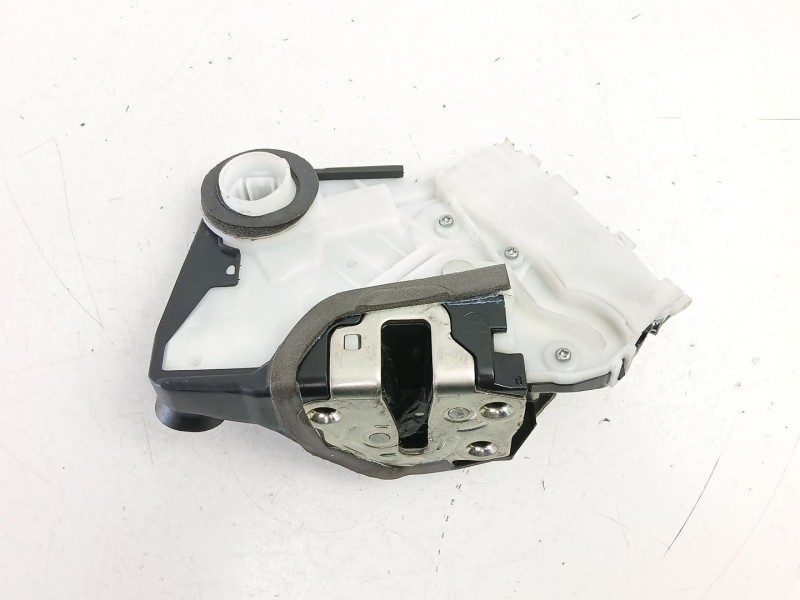 Recambio de cerradura puerta delantera izquierda para toyota yaris (_p13_) 1.5 hybrid (nhp130_) referencia OEM IAM 690400D520  