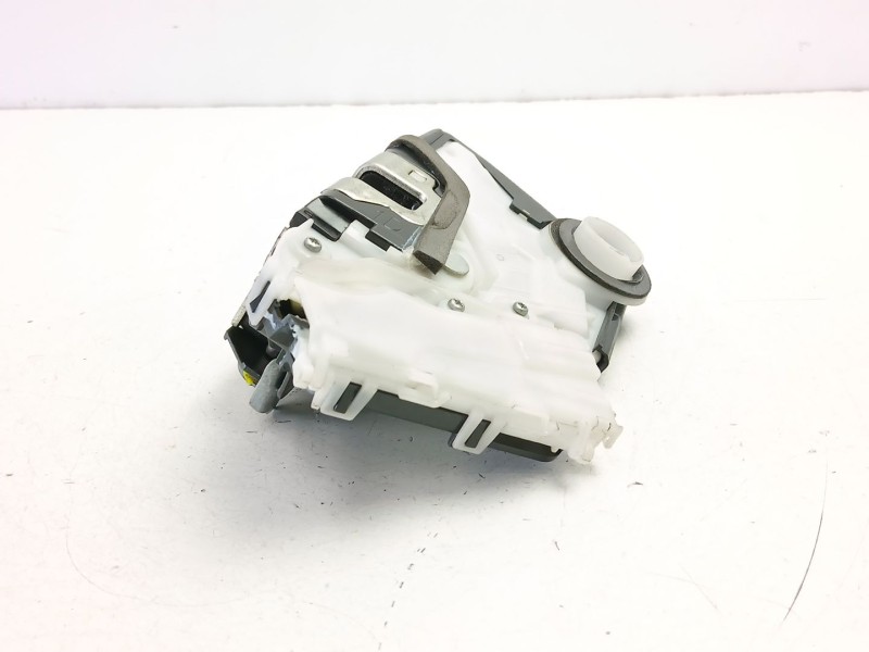Recambio de cerradura puerta delantera izquierda para toyota yaris (_p13_) 1.5 hybrid (nhp130_) referencia OEM IAM 690400D520  