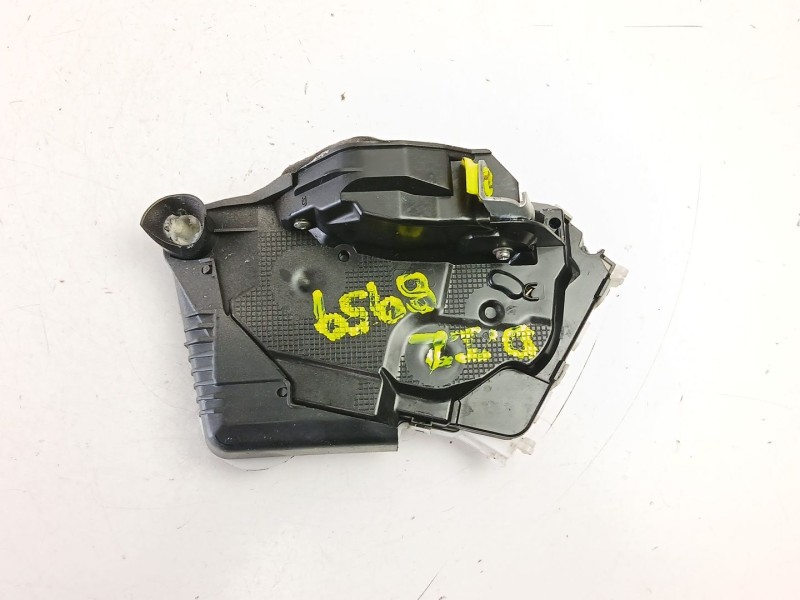 Recambio de cerradura puerta delantera izquierda para toyota yaris (_p13_) 1.5 hybrid (nhp130_) referencia OEM IAM 690400D520  