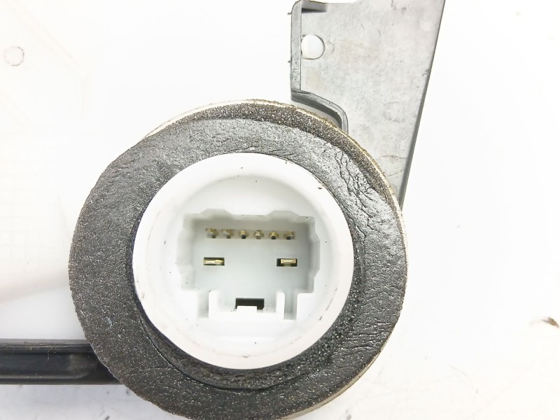 Recambio de cerradura puerta delantera izquierda para toyota yaris (_p13_) 1.5 hybrid (nhp130_) referencia OEM IAM 690400D520  