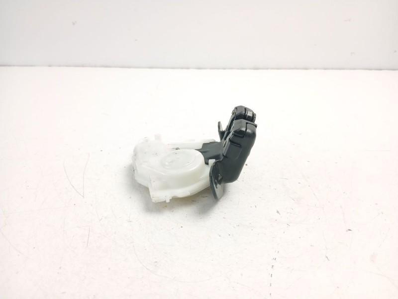Recambio de cerradura maletero porton para toyota yaris (_p13_) 1.5 hybrid (nhp130_) referencia OEM IAM 6935002090  