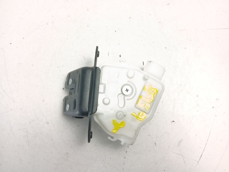 Recambio de cerradura maletero porton para toyota yaris (_p13_) 1.5 hybrid (nhp130_) referencia OEM IAM 6935002090  
