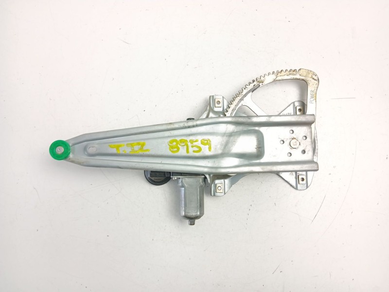 Recambio de elevalunas trasero izquierdo para toyota yaris (_p13_) 1.5 hybrid (nhp130_) referencia OEM IAM 698400D220  