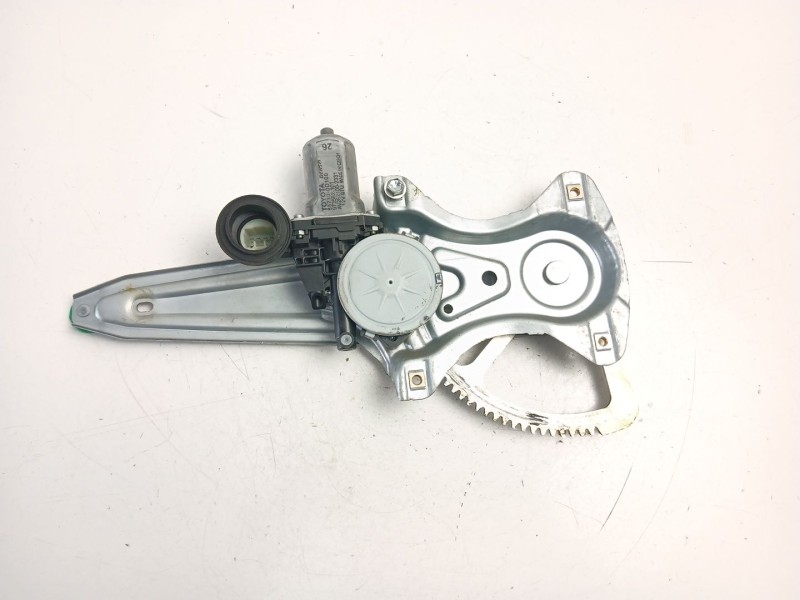 Recambio de elevalunas trasero izquierdo para toyota yaris (_p13_) 1.5 hybrid (nhp130_) referencia OEM IAM 698400D220  