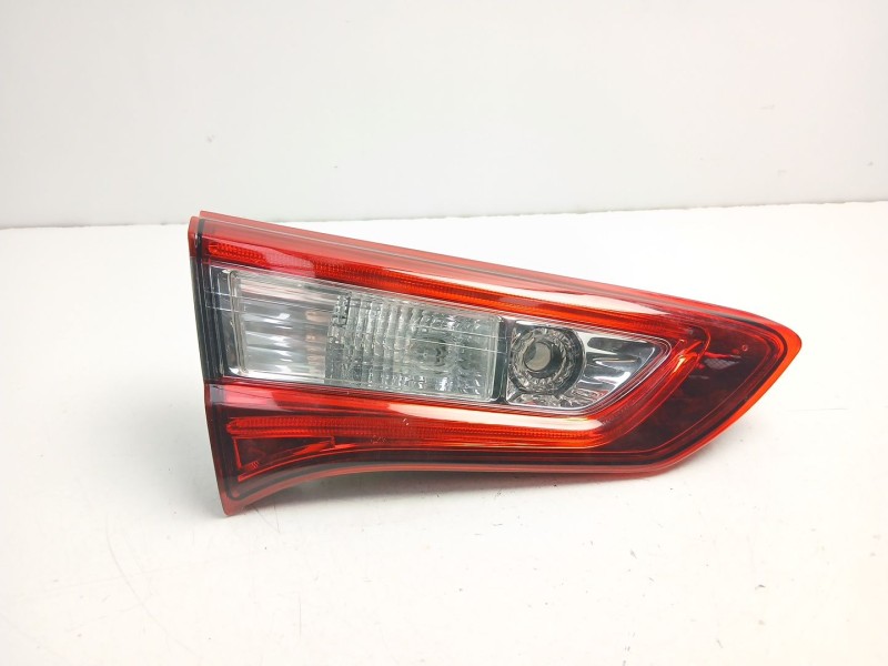 Recambio de piloto porton izquierdo para toyota yaris (_p13_) 1.5 hybrid (nhp130_) referencia OEM IAM 815910D620  