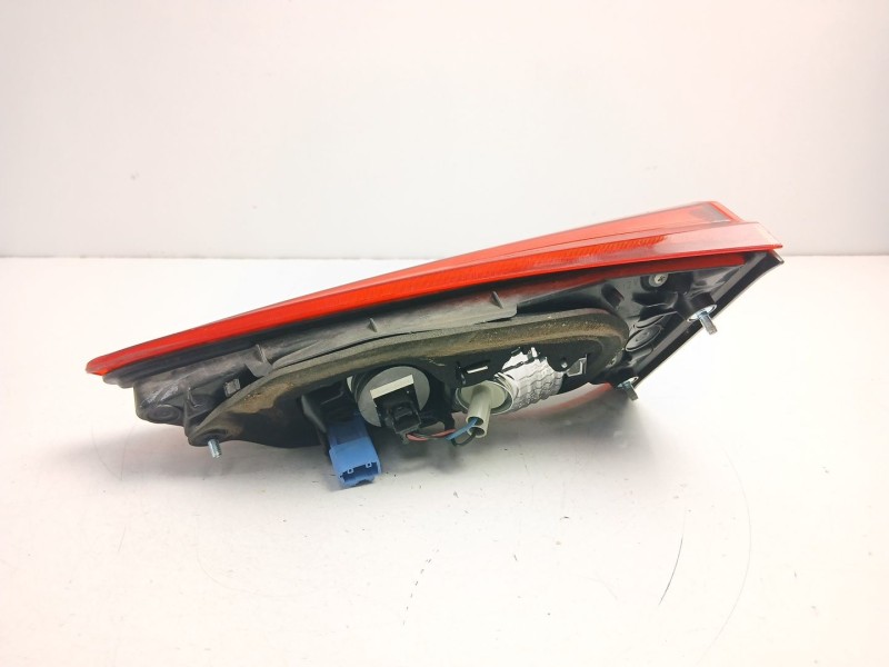 Recambio de piloto porton izquierdo para toyota yaris (_p13_) 1.5 hybrid (nhp130_) referencia OEM IAM 815910D620  
