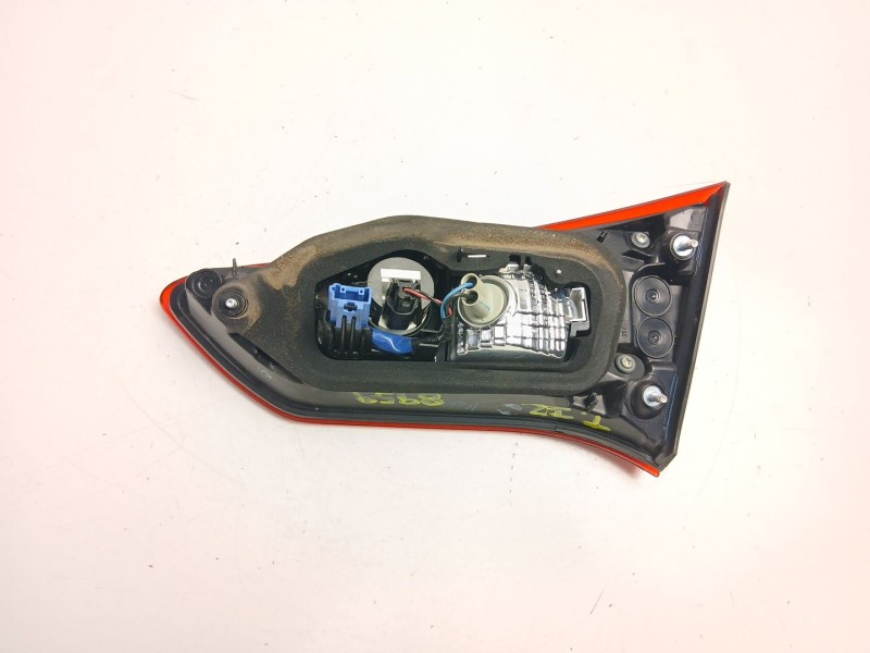 Recambio de piloto porton izquierdo para toyota yaris (_p13_) 1.5 hybrid (nhp130_) referencia OEM IAM 815910D620  