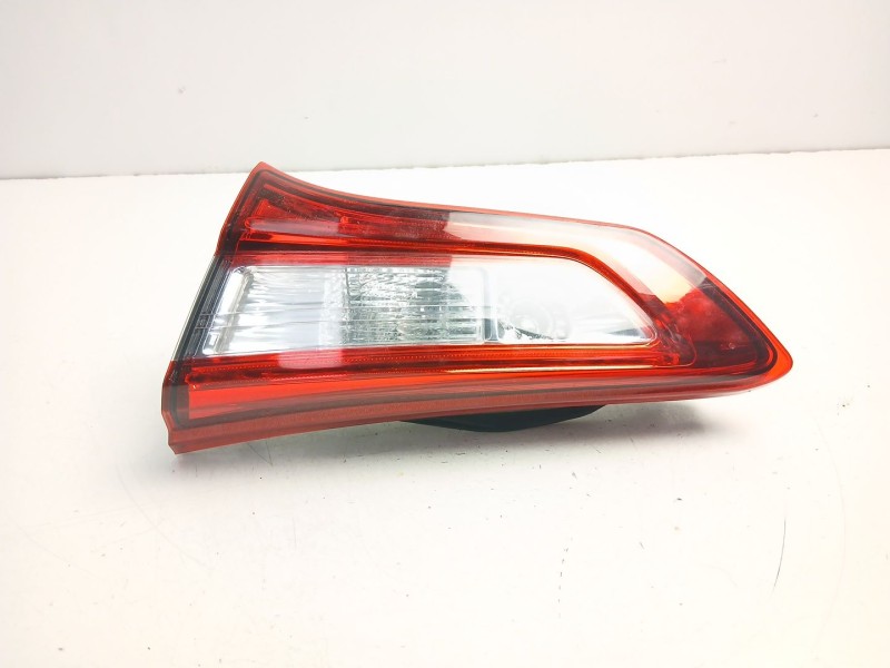 Recambio de piloto porton derecho para toyota yaris (_p13_) 1.5 hybrid (nhp130_) referencia OEM IAM 815800D620  