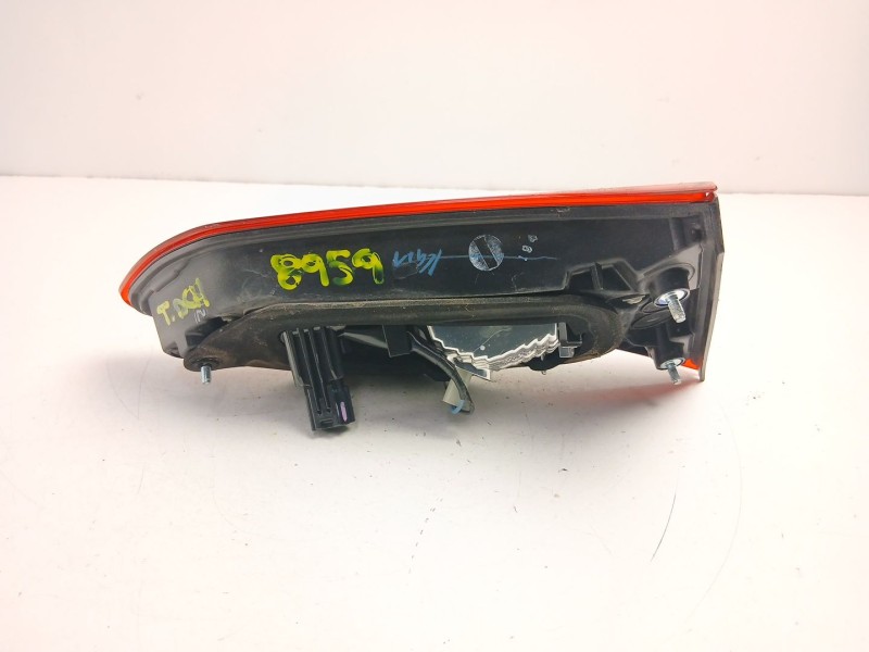Recambio de piloto porton derecho para toyota yaris (_p13_) 1.5 hybrid (nhp130_) referencia OEM IAM 815800D620  