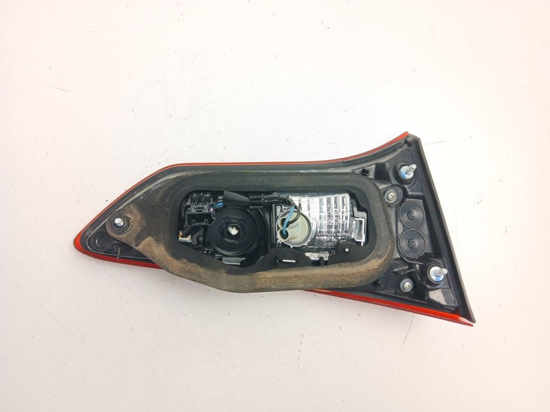 Recambio de piloto porton derecho para toyota yaris (_p13_) 1.5 hybrid (nhp130_) referencia OEM IAM 815800D620  