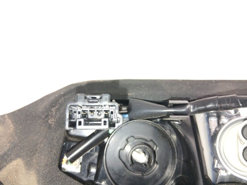 Recambio de piloto porton derecho para toyota yaris (_p13_) 1.5 hybrid (nhp130_) referencia OEM IAM 815800D620  