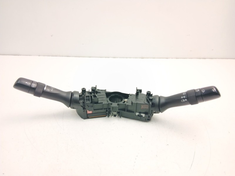 Recambio de mando luces y limpias para toyota yaris (_p13_) 1.5 hybrid (nhp130_) referencia OEM IAM 841400D300  846520D190